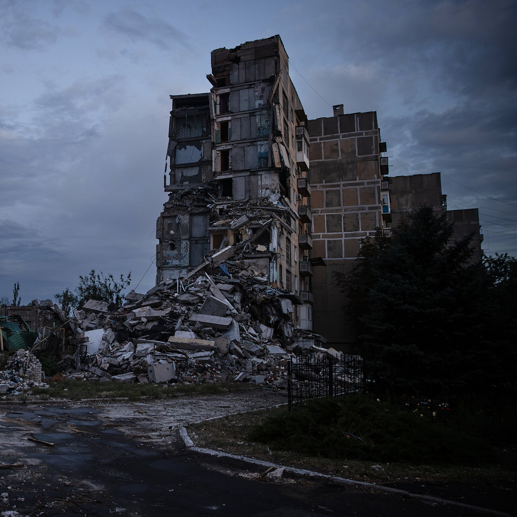 In Eastern Ukraine, Terrifying Bombardment and Near Total Destruction