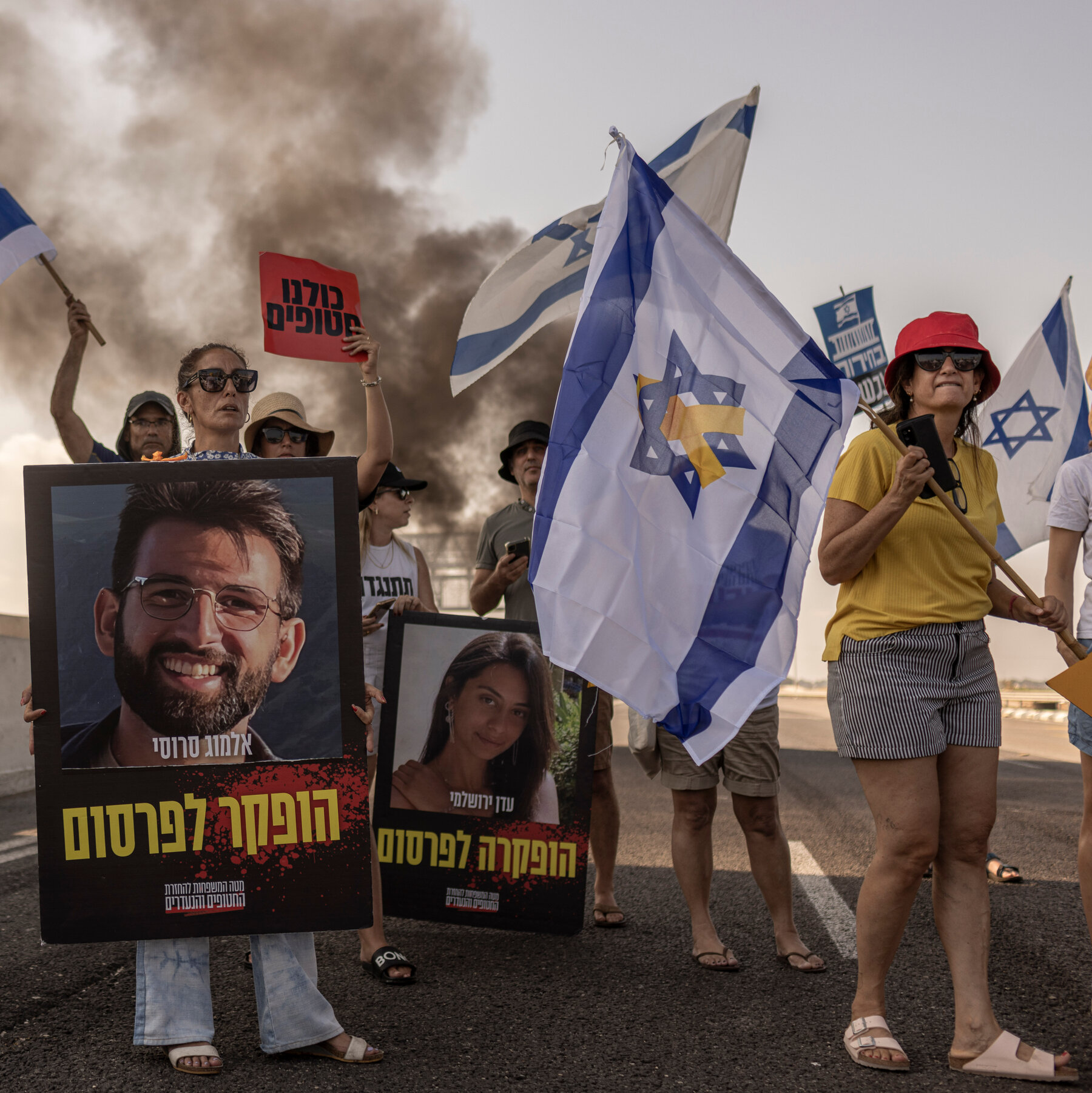 Live Updates: Workers Strike as Israelis Seethe Over Hostage Killings