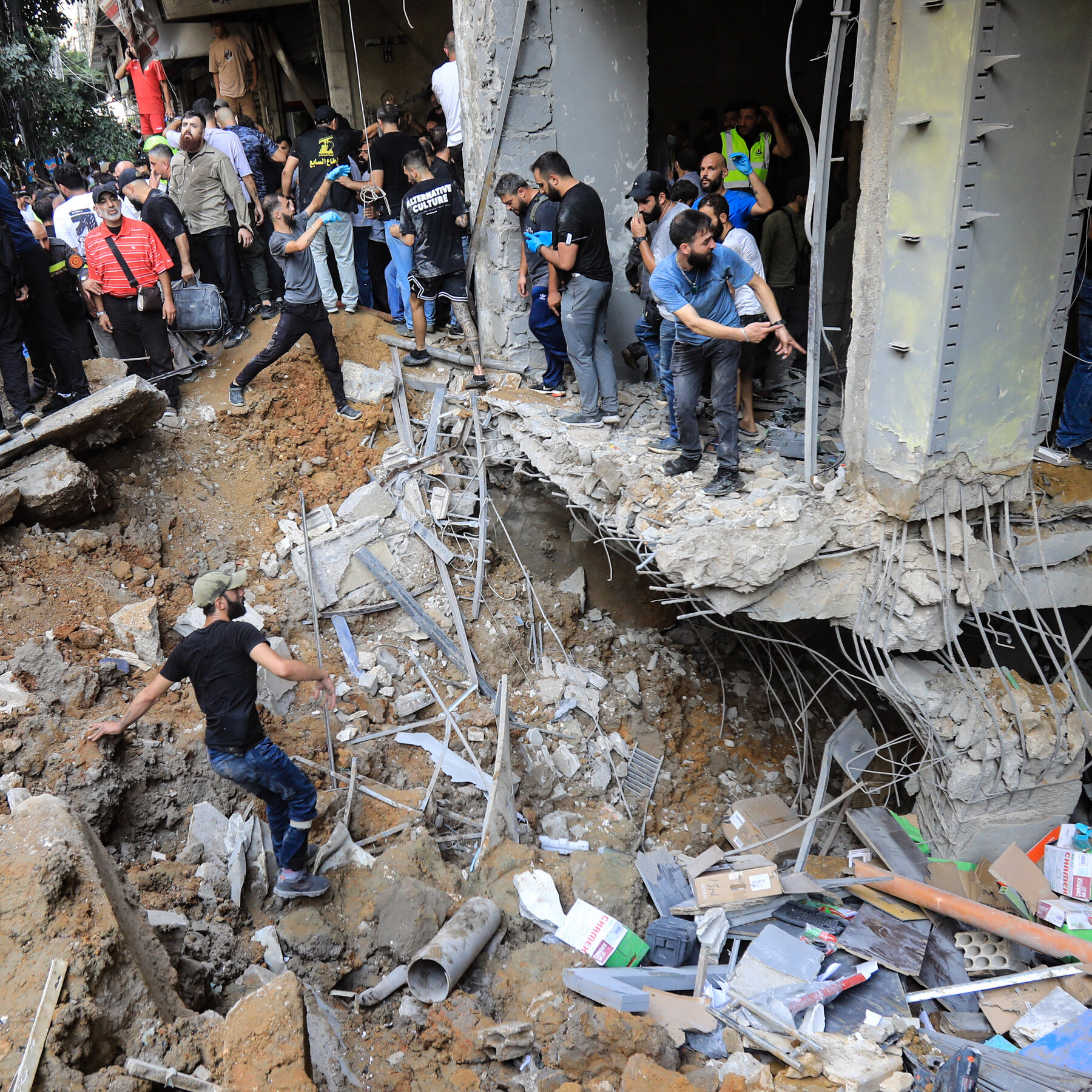 Senior Hezbollah Leader Is Killed in Beirut in Israeli Airstrike