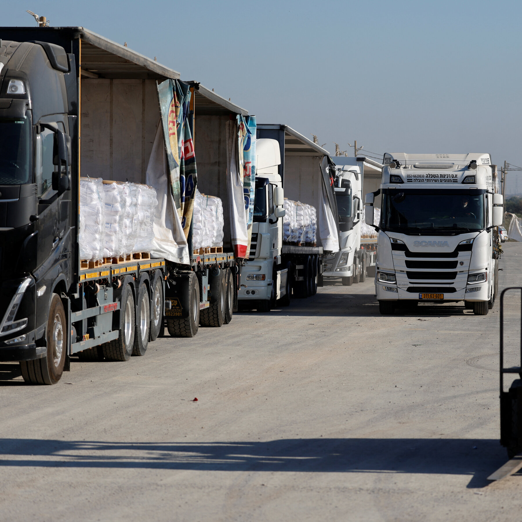 Nearly 100 Aid Trucks in Gaza Convoy Are Lost to Looters, U.N. Agency Says