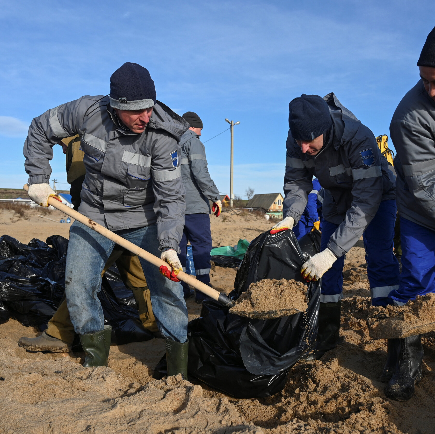 A Storm, a Spill and a Disaster for the Black Sea’s Beaches